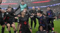 Laga melawan Benfica di fase liga Liga Champions juga berjalan dramatis. Barcelona sempat tertinggal 2-4, sebelum bangkit dan menang 5-4. (Foto: AP/Armando Franca)