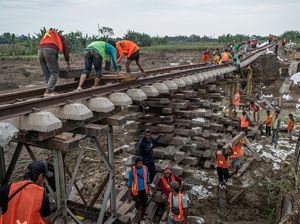 Begini Perbaikan Jalur Kereta Api Amblas di Grobogan