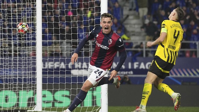 Bolognas Thijs Dallinga celebrates after scoring a goal during the Champions League soccer match between Bologna and Dortmund at Renato DallAra Stadium on Bologna, Italy, Tuesday, Jan. 21, 2025. (Massimo Paolone/LaPresse via AP)