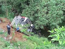 23 Korban Kecelakaan Bus Terjun ke Sungai Wonosobo Dievakuasi ke RS-Puskesmas