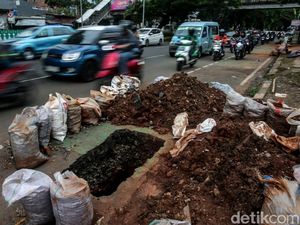 Ibu-Anak Tercebur ke Galian Kabel di Jaktim, Pemprov DKI Tegur Kontraktor Proyek Ibu-Anak Tercebur ke Galian Kabel di Jaktim, Pemprov DKI Tegur Kontraktor Proyek