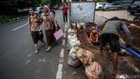 Hati-Hati! Ada Pengerjaan Kabel Fiber Optik di Tebet