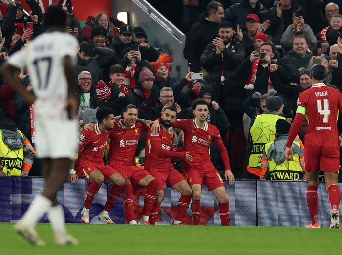 Soccer Football - Champions League - Liverpool v Lille - Anfield, Liverpool, Britain - January 21, 2025 Liverpools Mohamed Salah celebrates scoring their first goal with Liverpools Luis Diaz, Liverpools Darwin Nunez and Liverpools Curtis Jones REUTERS/Phil Noble