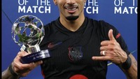 Ada fans Real Madrid yang berharap Barca kalah sampai ikut nonton pertandingannya? Raphinha berterima kasih nih. Foto: dok. Internet/X (Twitter)