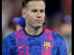 Sampai ada meme wasit pakai jersey Blaugrana! Foto: dok. Internet/X (Twitter)