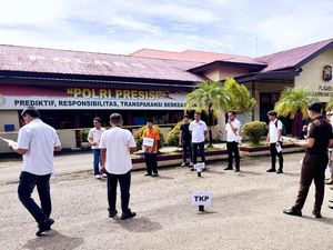 Rekonstruksi Kasus Paman Bunuh Ponakan di Pangkep, Pelaku Peragakan 34 Adegan Rekonstruksi Kasus Paman Bunuh Ponakan di Pangkep, Pelaku Peragakan 34 Adegan