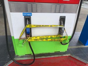 Polisi Segel Dispenser SPBU Laikang Pangkep Imbas Pertamax Tercampur Air Polisi Segel Dispenser SPBU Laikang Pangkep Imbas Pertamax Tercampur Air