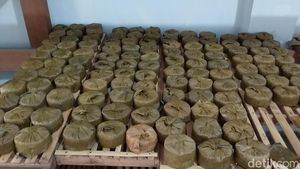 Sibuknya Para Pembuat Dodol China Legendaris di Majalengka
