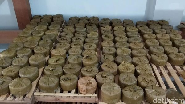 Sibuknya Para Pembuat Dodol China Legendaris di Majalengka