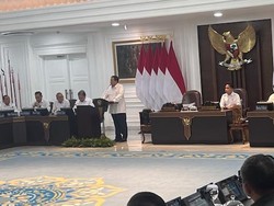 Prabowo Minta Jajaran Hemat Anggaran, Perayaan Cukup 15 Orang di Kantor