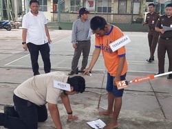 Brutalnya Yusak Saat Habisi Keluarga Guru di Kediri Direkonstruksi