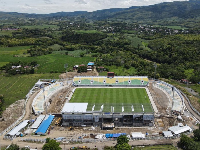 Foto udara suasana renovasi Stadion Gelora BJ Habibie di Parepare, Sulawesi Sealatan, Rabu (22/1/2025). Progres renovasi stadion markas PSM Makassar tersebut telah mencapai 95 persen dan ditargetkan selesai pada Februari 2025 dan dapat difungsikan untuk menggelar pertandingan lanjutan BRI Liga 1 2024/2025. ANTARA FOTO/Arnas Padda/agr