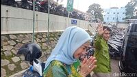 Desy Ratnasari dan Ruben Onsu Tampil Bersama dengan Warna Baju Senada