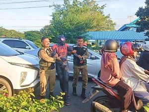 Bikin Anak-anak Takut, Spiderman di Banda Aceh Diamankan Satpol PP Bikin Anak-anak Takut, Spiderman di Banda Aceh Diamankan Satpol PP