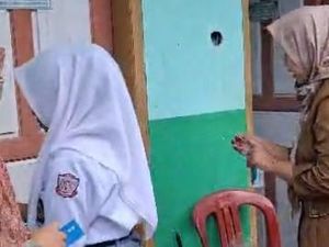 Siswi SMA Cianjur Tes Kehamilan Tiap Semester, Bupati: Tak Perlu Takut Siswi SMA Cianjur Tes Kehamilan Tiap Semester, Bupati: Tak Perlu Takut