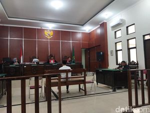 5 Pemburu Badak Jawa di TN Ujung Kulon Dituntut 10 Tahun Penjara 5 Pemburu Badak Jawa di TN Ujung Kulon Dituntut 10 Tahun Penjara