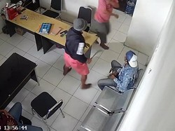 Video: Viral Korban Penggelapan Mobil Hendak Dibacok Pakai Celurit di Lumajang