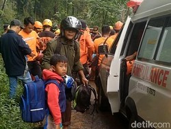 Warga Kasimpar Pekalongan Ramai-ramai Ngungsi Usai Longsor Tewaskan 19 Orang