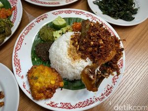 Warung Taburai: Sedap! Nasi Ayam Kecombrang Rp 15.000 ala Praz Teguh Warung Taburai: Sedap! Nasi Ayam Kecombrang Rp 15.000 ala Praz Teguh