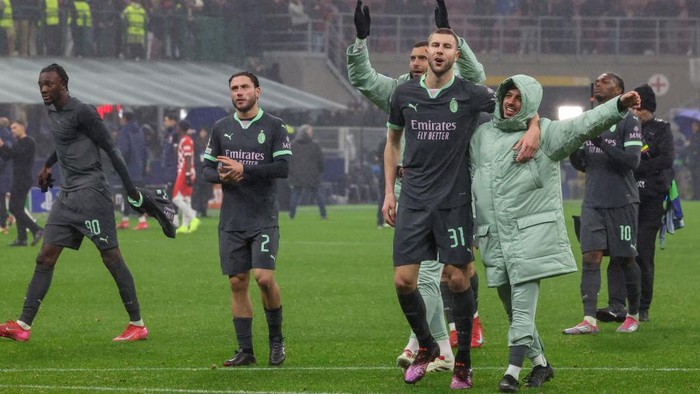 MILAN, ITALY - JANUARY 22: Players of AC Milan celebrate after winning the UEFA Champions League 2024/25 League Phase MD7 match between AC Milan and Girona FC at Stadio San Siro on January 22, 2025 in Milan, Italy. (Photo by Sara Cavallini/AC Milan via Getty Images)