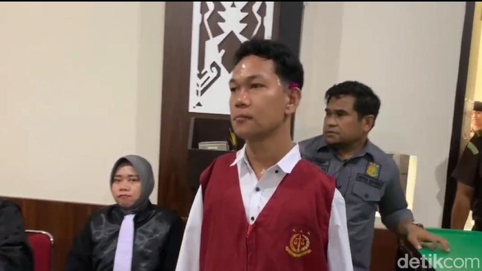 Agus alias IWAS siap menjalani sidang lanjutan di PN Mataram, NTB, Kamis (23/1/2025). Agus alias IWAS siap menjalani sidang lanjutan di PN Mataram, NTB, Kamis (23/1/2025).
