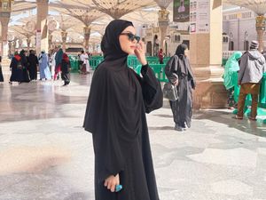 Pesona Alyssa Daguise Cantik Berhijab saat Umrah, Bikin Al Ghazali Makin Bucin Pesona Alyssa Daguise Cantik Berhijab saat Umrah, Bikin Al Ghazali Makin Bucin