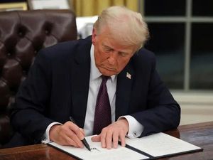 Trump Perintahkan Buka Dokumen Rahasia Terakhir Pembunuhan John F Kennedy Trump Perintahkan Buka Dokumen Rahasia Terakhir Pembunuhan John F Kennedy