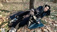 7 Gaya Im Siwan Berpose Nyeleneh dengan Gaya Eksentrik Serba Balenciaga