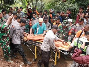 5 Fakta Tragedi Pilu Longsor Jombang Timbun Bapak dan Anak 5 Fakta Tragedi Pilu Longsor Jombang Timbun Bapak dan Anak