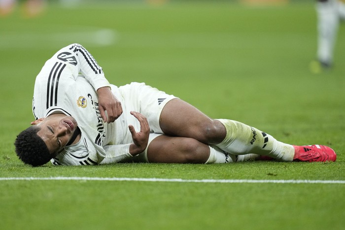 Real Madrids Jude Bellingham gestures during a Spanish La Liga soccer match against Las Palmas at the Santiago Bernabeu Stadium in Madrid, Spain, Sunday, Jan. 19, 2025. (AP Photo/Bernat Armangue)