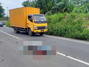 Pemotor Adu Banteng dengan Truk di Mojokerto, Satu Tewas-1 Luka Berat Pemotor Adu Banteng dengan Truk di Mojokerto, Satu Tewas-1 Luka Berat