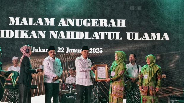 Menteri Kebudayaan, Fadli Zon mengapresiasi dedikasi NU dalam bagian pendidikan dan kebudayaan.