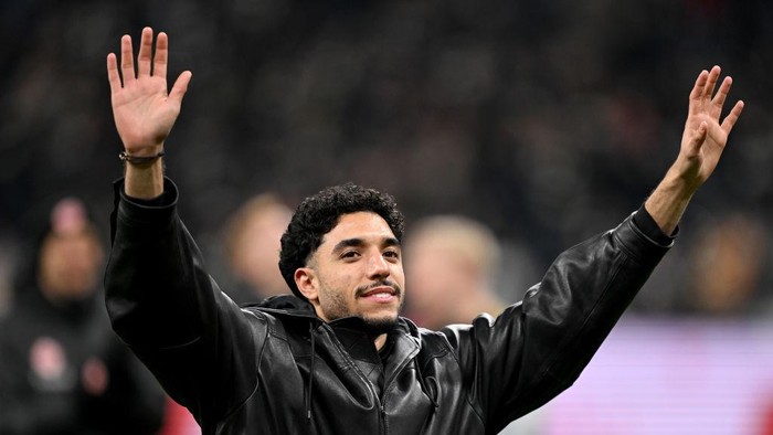 17 January 2025, Hesse, Frankfurt/Main: Soccer: Bundesliga, Eintracht Frankfurt - Borussia Dortmund, Matchday 18, Deutsche Bank Park. Frankfurt's Omar Marmoush says goodbye to the fans after the game. He is about to move to Manchester City. IMPORTANT NOTE: In accordance with the regulations of the DFL German Football League and the DFB German Football Association, it is prohibited to use or have used photographs taken in the stadium and/or of the match in the form of sequential images and/or video-like photo series. Photo: Arne Dedert/dpa (Photo by Arne Dedert/picture alliance via Getty Images)