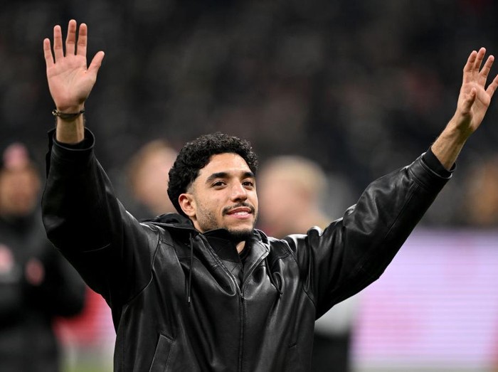 17 January 2025, Hesse, Frankfurt/Main: Soccer: Bundesliga, Eintracht Frankfurt - Borussia Dortmund, Matchday 18, Deutsche Bank Park. Frankfurt's Omar Marmoush says goodbye to the fans after the game. He is about to move to Manchester City. IMPORTANT NOTE: In accordance with the regulations of the DFL German Football League and the DFB German Football Association, it is prohibited to use or have used photographs taken in the stadium and/or of the match in the form of sequential images and/or video-like photo series. Photo: Arne Dedert/dpa (Photo by Arne Dedert/picture alliance via Getty Images)