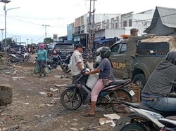 Bikin Macet-Jorok, PKL di Pinggir Jalan Pasar Batu Cermin Ditertibkan
