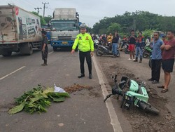 Pelajar di Muara Enim Tewas Ditabrak Truk Saat Kendarai Sepeda Listrik