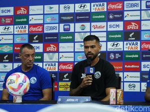 Arema FC Optimistis Kalahkan Persib yang Lagi di Puncak Klasemen