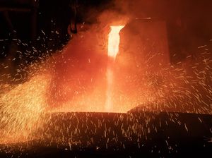 Melihat Peleburan Timah Cair