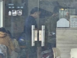 Viral Foto Mirip Ivan Sugiamto Ada di Luar Tahanan, Kejari Surabaya: Hoaks