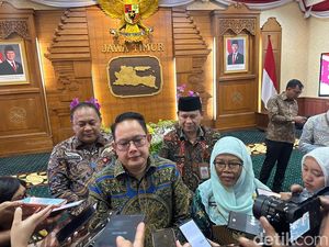 Pj Gubernur Jatim Pastikan Korban Longsor Jombang Dapat Bantuan