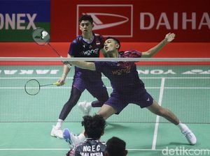 Potret Fajar/Rian Melaju ke 8 Besar Indonesia Masters 2025