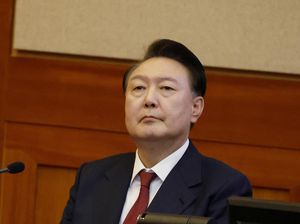 Presiden Korsel Yoon Suk Yeol Bebas dari Penjara Presiden Korsel Yoon Suk Yeol Bebas dari Penjara