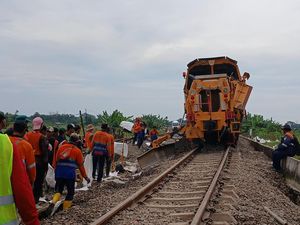 Rel KA Tergerus Banjir di Grobongan Kemungkinan Bisa Dilintasi Mulai Besok Rel KA Tergerus Banjir di Grobongan Kemungkinan Bisa Dilintasi Mulai Besok