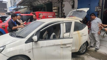 Mobil dari Lokasi Kebakaran Glodok Plaza Sisakan Pilu Keluarga