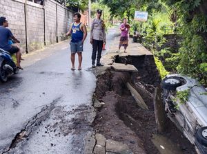 Senderan Jalan Jebol, Mobil Parkir di Kubu Karangasem Terperosok ke Jurang