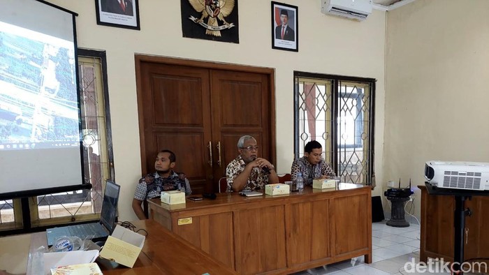 Sosialisasi dan konsultasi publik penambahan luas Tol Jogja-Solo di Kantor Kalurahan Trihanggo, Gamping, Sleman, Kamis (23/1/2025). Tol Jogja Solo tambah trase Gamping