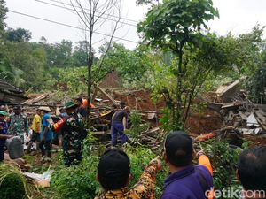 Tragedi Pagi Saat Longsor Timbun Bapak dan Anak di Jombang