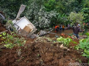 3 Orang Luka Usai Tertimbun Tanah Longsor di Wonosalam Jombang
