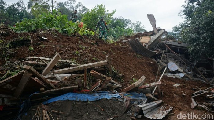 Tanah longsor di Wonosalam, Jombang Tanah longsor di Wonosalam, Jombang