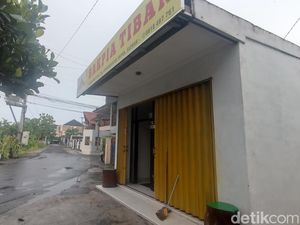 Mobil Misterius Parkir Sebulan di Depan Toko Bakpia Sleman, Kini Diderek